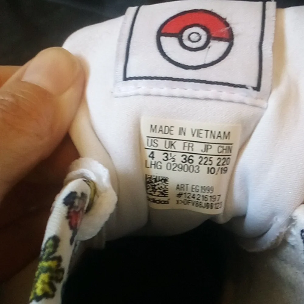 Adidas Kids White and Black Pokemon Pikachu Advantage Size 4 - Picture 4 of 10